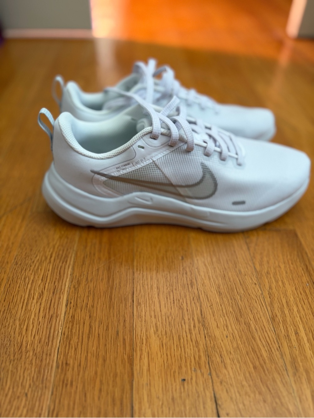 Nike Women White and Light Gray Casual Sneakers